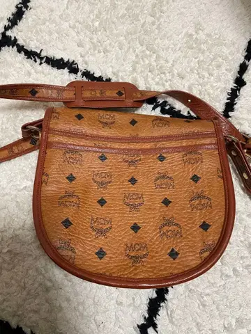 MCM 로고 프린트 숄더백