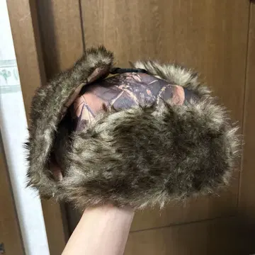 리얼트리 패턴 퍼 귀도리 포함 플라이트 캡