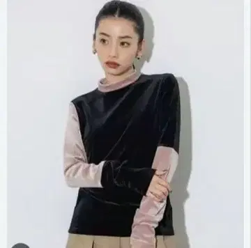 새상품급 유나이티드 도쿄 벨벳 콤비 상의 긴팔 블랙 핑크