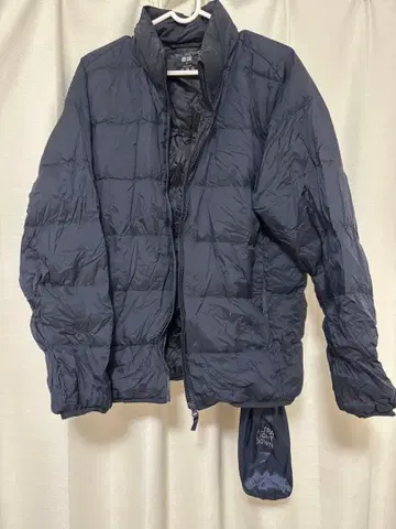 유니클로 울트라 라이트 다운 M 네이비