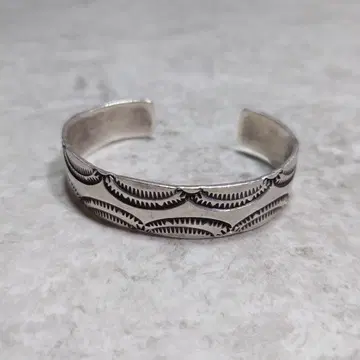 NAVAJO 스탬프 워크 뱅글 세미 와이드 SILVER925