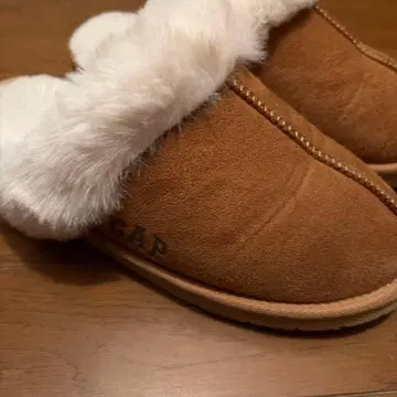 갭 무스탕 슬리퍼