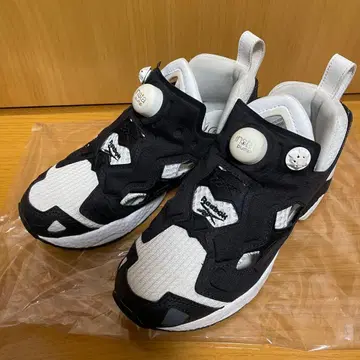 Reebok Instapump Fury 블랙/화이트 23cm