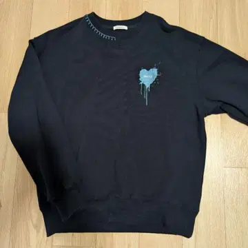 ONCILY 하트 로고 맨투맨