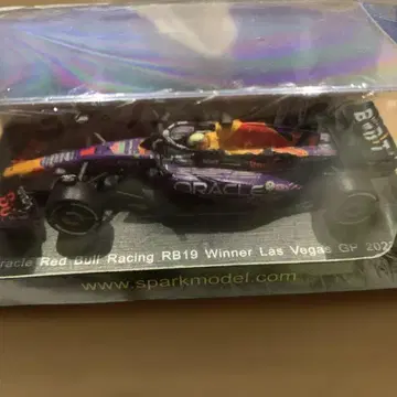 오라클 레드불 RB19 1/64