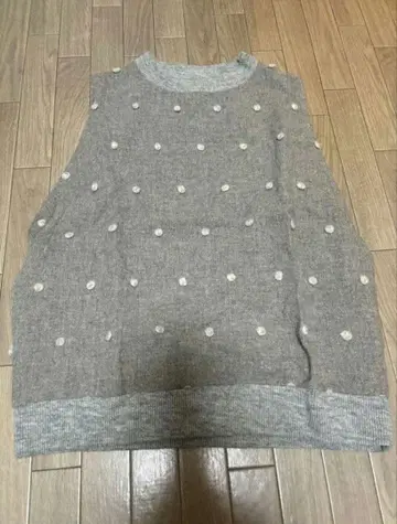 프릿 울 도트 자카드 니트 베스트