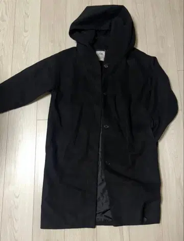 GYDA 후드 부착 블랙 롱 코트