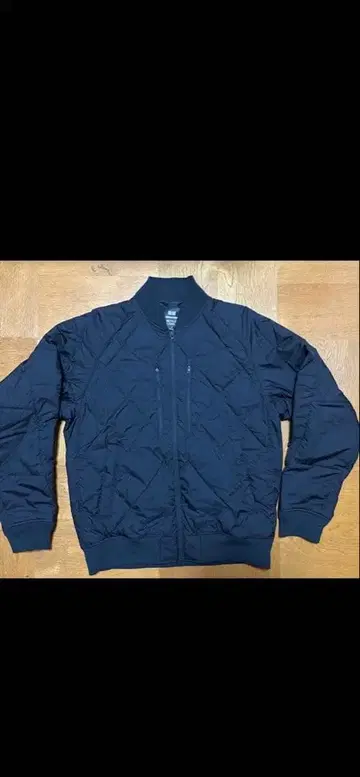 [ 새상품급 ] 유니클로 화이트 마운티니어링 다운 자켓 MA-1 블랙 M