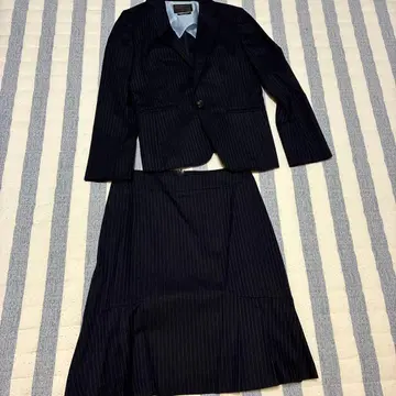 INED 네이비 스트라이프 수트