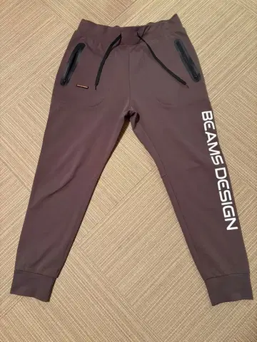 BEAMS DESIGN TIGORA 조거 팬츠 카키