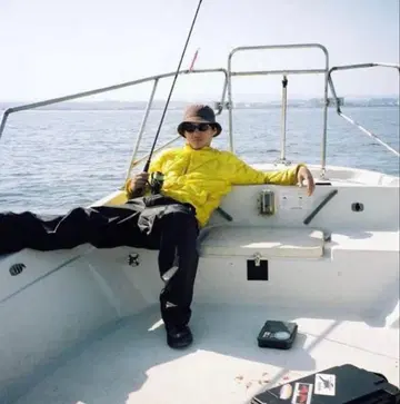 노무라 슈헤이 착용 BURTON 베이커 라이트 다운 자켓