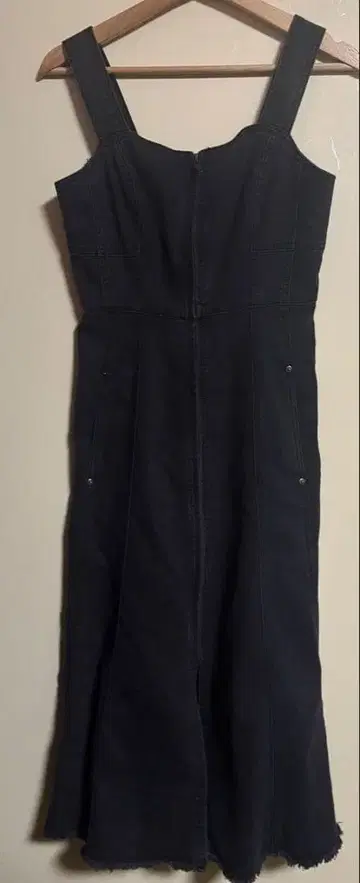 블랙 스트랩 포함 맥시 원피스