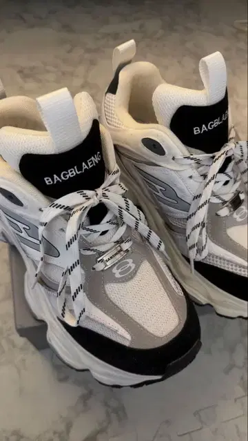 통굽 스니커즈 화이트/블랙 새상품급