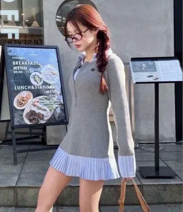 NICE CLAUP 도킹 플리츠 미니 원피스 네이비