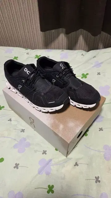 온 블랙 스니커즈 박스 포함