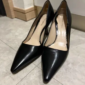 블랙 스틸레토 하이힐