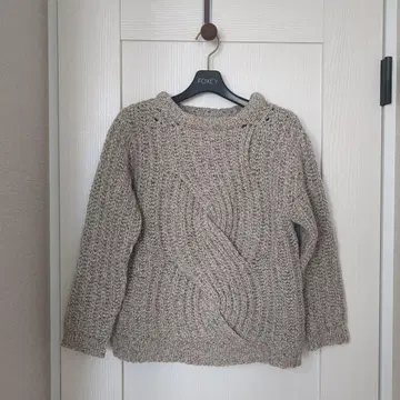 새상품급 세모아쥬 베이지 계열 니트 프리 사이즈