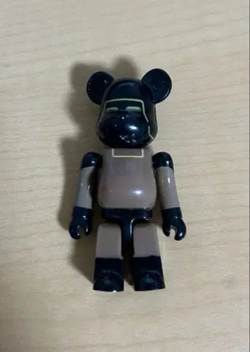 베어브릭 피규어 블랙과 브라운