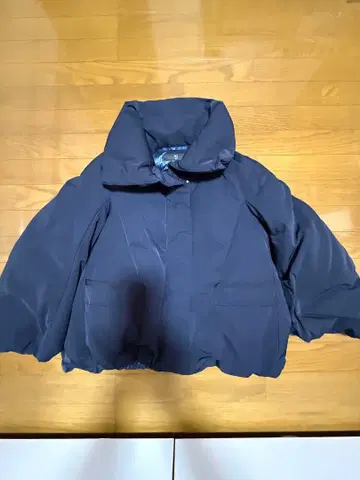 네이비 후드 부착 숏 다운 자켓