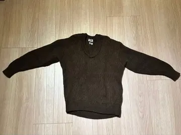 LUCEBER 다크 브라운 V넥 스웨터 팔꿈치 패치 포함