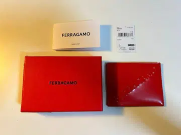 새상품 FERRAGAMO 빨간색 가죽 카드 케이스