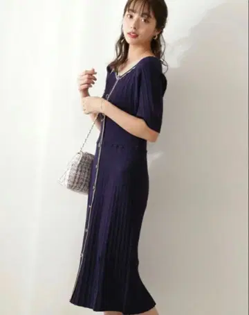 새상품급 다이아넥 바이컬러 내로우 머메이드 니트 원피스