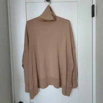 새상품급 23구 터틀넥 니트 카멜색 38