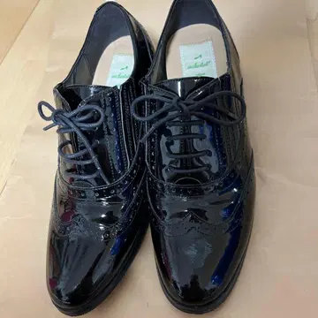 인챈티드 에나멜 레이스업 슈즈 36