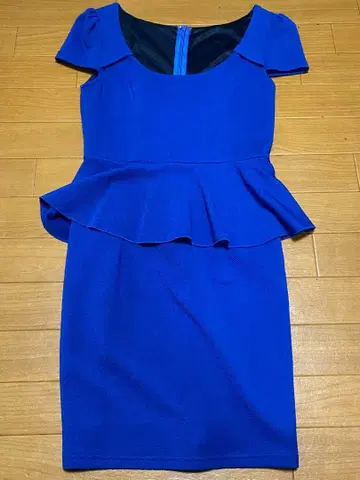 페플럼 디자인 블루 드레스