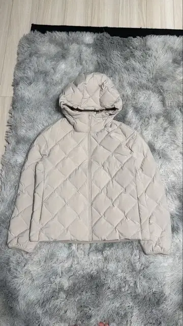 유니클로 퍼프 테크 파카 다운 화이트 M