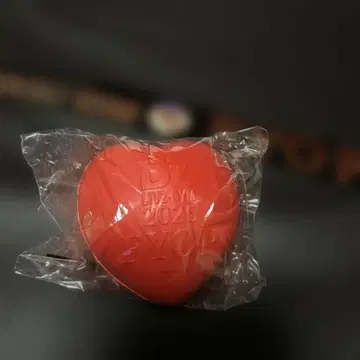 B'z LIVE GYM 2025 가챠 스퀴즈 하트형 은색 테 포함