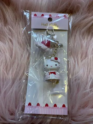 헬로키티 키링 (딸기 휘핑 케이크)