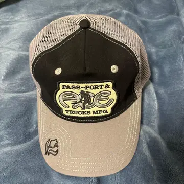 PASS~PORT 트러커 캡