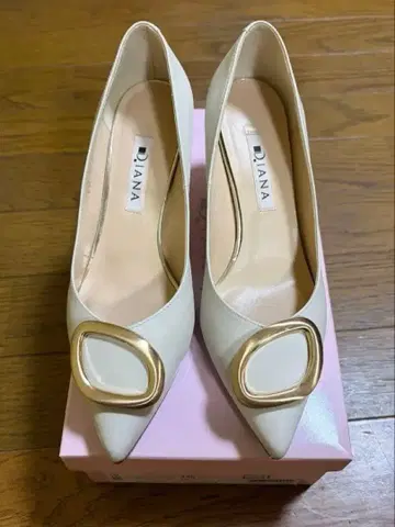 DIANA 다이애나 펌프스 화이트 금장 장식 스틸레토 22.5cm