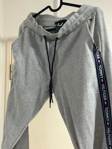 타미힐피거 그레이 스판 팬츠