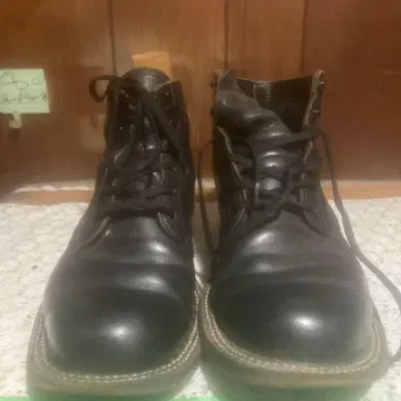 블랙 가죽 하이컷 부츠 호와이츠 세미 드레스