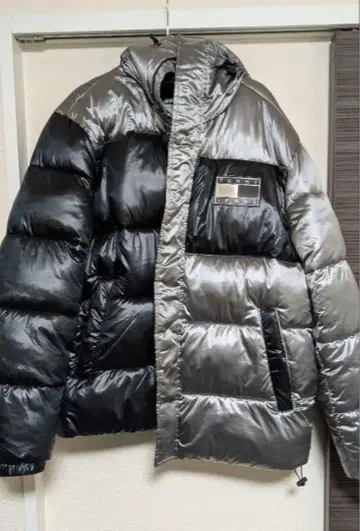 TOMMY JEANS 다운 자켓 / 실버 블랙 연말 세일!