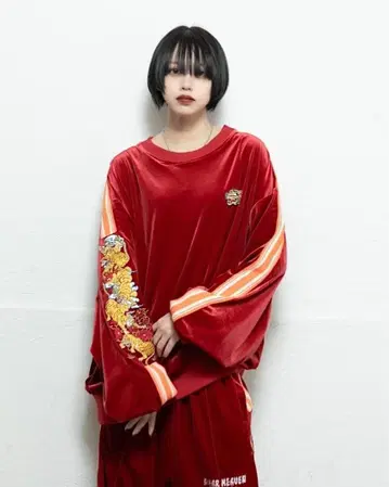 중간 먹고 싶어 Tiger track sweat/red