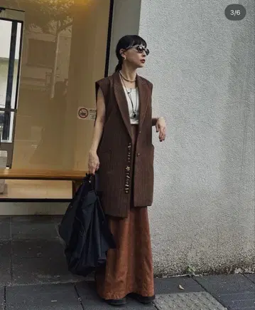 AMERI UND MANY MOTIF BUTTON VEST