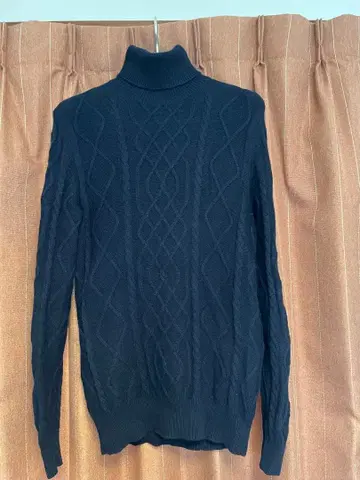 MC GEORGE 울 캐시미어 케이블 터틀 니트 (네이비)