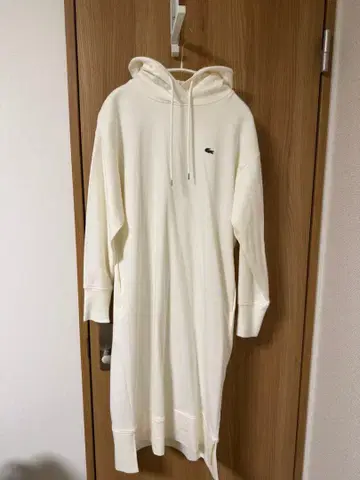 [ Lacoste ] 화이트 후드 부착 원피스 사이즈 36(M)