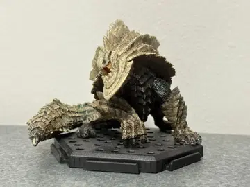 몬헌 우캄루바스 스탠다드 모델