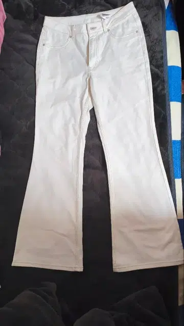 화이트 플레어 데님