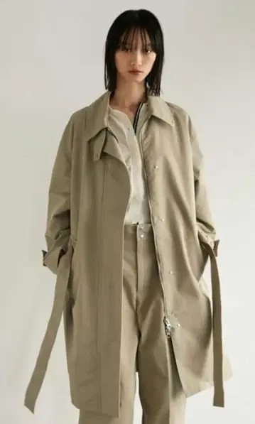 LA PEAU DE GEM 라포두제므 미들 스텐카라 코트