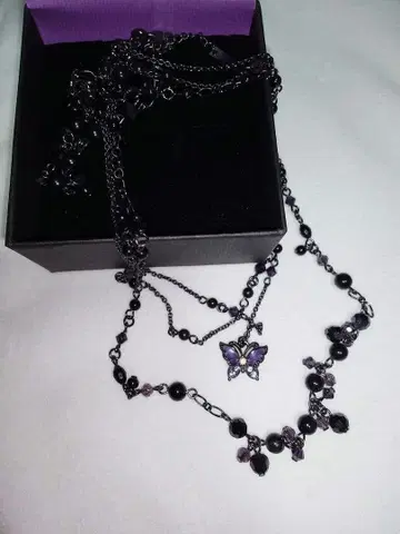 안나수이 나비 모티브 목걸이