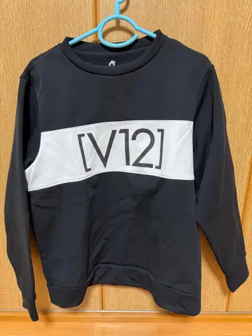 [V12] 블랙/화이트 트레이닝복 L 사이즈