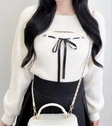 [ INGNI ] 페더 리브 데콜테 오픈 리본 니트