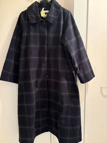 네이비 체크 무늬 트렌치코트