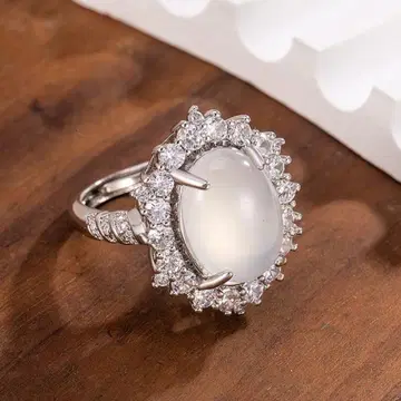 엘레강트한 화이트 스톤 반지