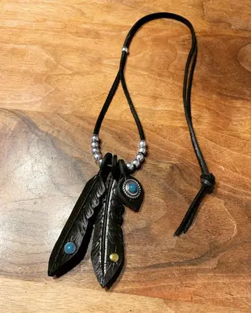 가죽 페더 블랙 목걸이